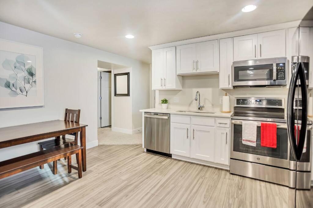 New Furnished 2Bd Apt! Great For Long Stays Vineyard エクステリア 写真