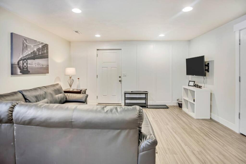 New Furnished 2Bd Apt! Great For Long Stays Vineyard エクステリア 写真