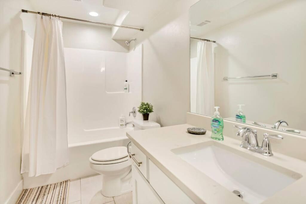 New Furnished 2Bd Apt! Great For Long Stays Vineyard エクステリア 写真